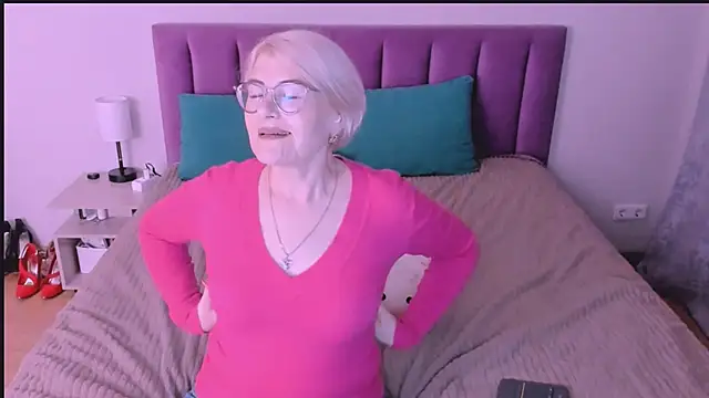 Snapshot of sabrinamacmarren chatting on September 24, 6:40 pm sabrinamacmarren online show from September 24, 6:40 pm