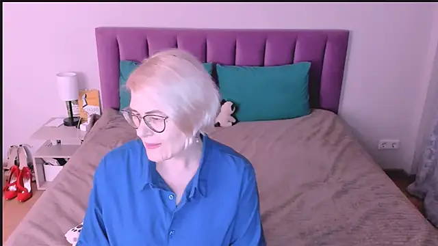 Snapshot of sabrinamacmarren chatting on October 24, 4:36 pm sabrinamacmarren online show from October 24, 4:36 pm