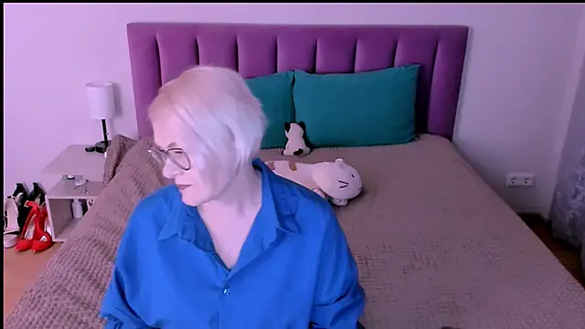 Snapshot of sabrinamacmarren chatting on September 17, 6:06 pm sabrinamacmarren online show from September 17, 6:06 pm