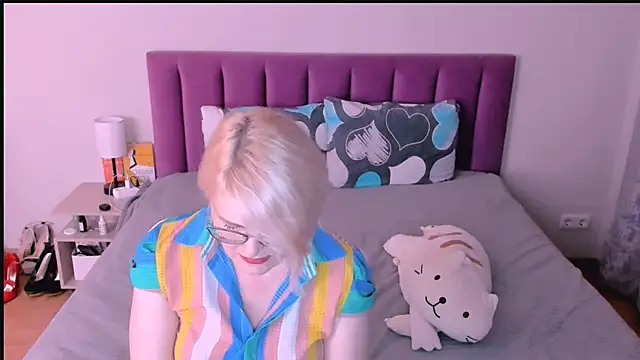 Snapshot of sabrinamacmarren chatting on October 13, 3:36 pm sabrinamacmarren online show from October 13, 3:36 pm