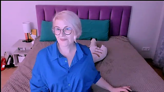 Snapshot of sabrinamacmarren chatting on September 30, 7:30 pm sabrinamacmarren online show from September 30, 7:30 pm