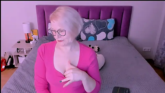 Snapshot of sabrinamacmarren chatting on October 2, 4:56 pm sabrinamacmarren online show from October 2, 4:56 pm