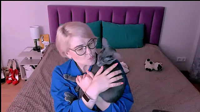 Snapshot of sabrinamacmarren chatting on October 25, 4:47 pm sabrinamacmarren online show from October 25, 4:47 pm