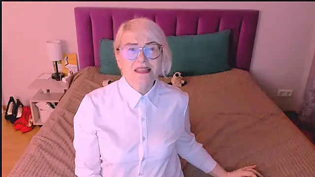 Snapshot of sabrinamacmarren chatting on October 27, 5:08 pm sabrinamacmarren online show from October 27, 5:08 pm