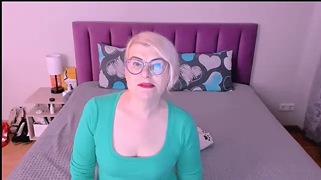 Snapshot of sabrinamacmarren chatting on October 10, 2:44 pm sabrinamacmarren online show from October 10, 2:44 pm