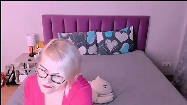 Snapshot of sabrinamacmarren chatting on October 11, 3:26 pm sabrinamacmarren online show from October 11, 3:26 pm