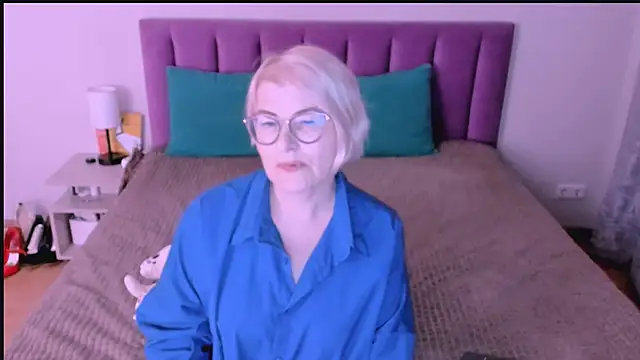 Snapshot of sabrinamacmarren chatting on September 28, 7:19 pm sabrinamacmarren online show from September 28, 7:19 pm