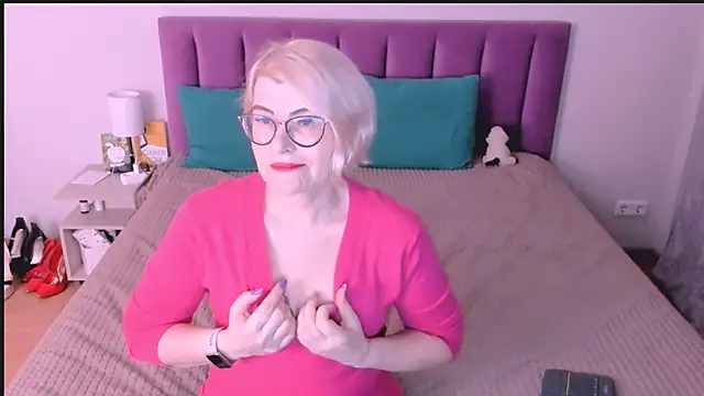 Snapshot of sabrinamacmarren chatting on November 1, 6:01 pm sabrinamacmarren online show from November 1, 6:01 pm