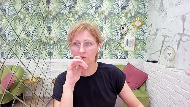 Paris Cherry online show from November 4, 8:14 pm