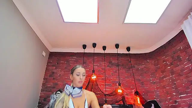 Snapshot of ChristynaRoss chatting on October 30, 8:32 pm ChristynaRoss online show from October 30, 8:32 pm