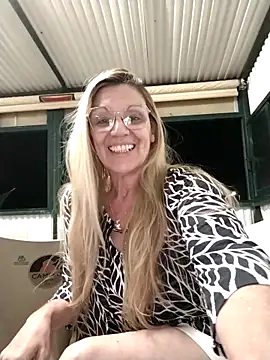 Snapshot of Melmamalhuda@xh chatting on October 10, 7:30 pm Melmamalhudaxh online show from October 10, 7:30 pm