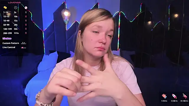 Snapshot of BellaDreamy chatting on October 15, 9:12 am BellaDreamy online show from October 15, 9:12 am