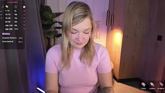 Snapshot of BellaDreamy chatting on September 23, 10:13 am BellaDreamy online show from September 23, 10:13 am