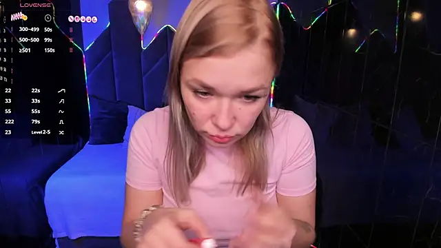 Snapshot of BellaDreamy chatting on October 21, 5:33 am BellaDreamy online show from October 21, 5:33 am