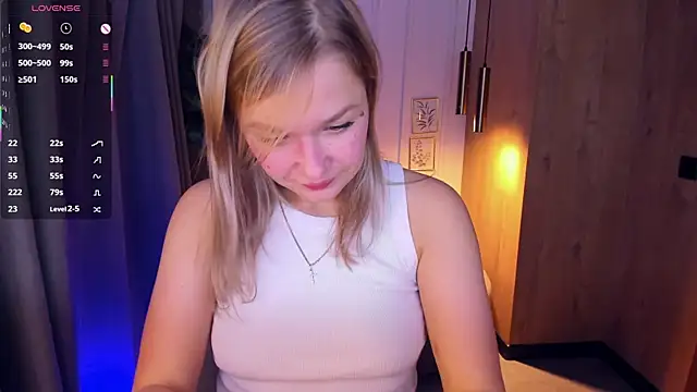 Snapshot of BellaDreamy chatting on October 18, 5:32 am BellaDreamy online show from October 18, 5:32 am