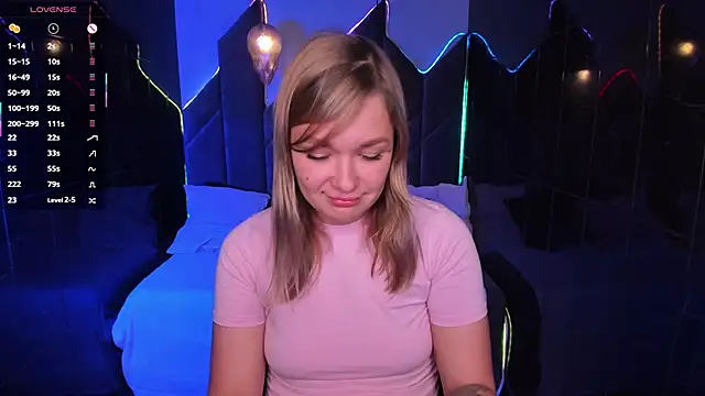 Snapshot of BellaDreamy chatting on October 17, 5:21 am BellaDreamy online show from October 17, 5:21 am