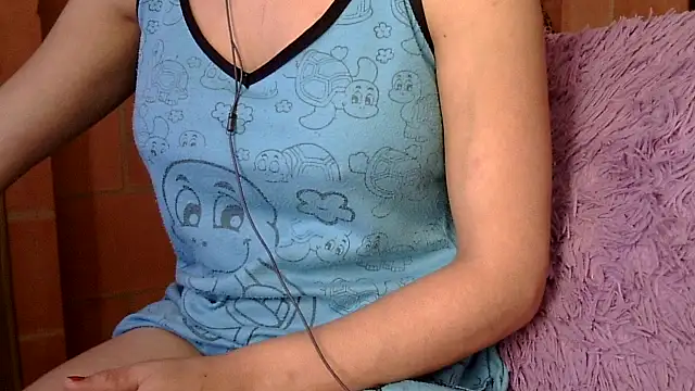 Snapshot of pamelasophia19 chatting on October 8, 2:54 pm pamelasophia19 online show from October 8, 2:54 pm