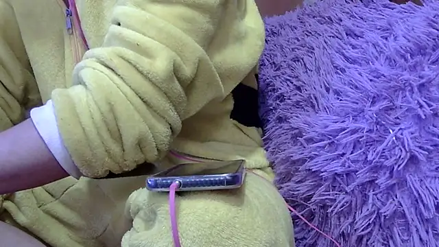 Snapshot of pamelasophia19 chatting on October 18, 2:03 am pamelasophia19 online show from October 18, 2:03 am