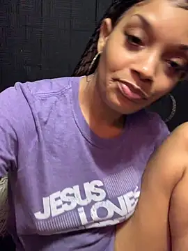 Snapshot of Rakiyahcharms chatting on October 19, 7:49 pm Rakiyahcharms online show from October 19, 7:49 pm