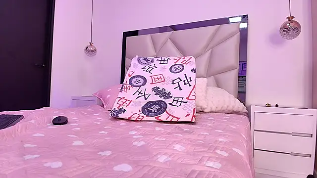 Snapshot of sarakaisy chatting on October 29, 3:58 pm sarakaisy online show from October 29, 3:58 pm