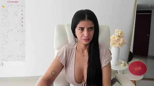 renata t  online show from February 16, 3:01 pm