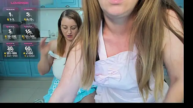 Snapshot of LIVYA chatting on October 2, 6:18 am LIVYA online show from October 2, 6:18 am