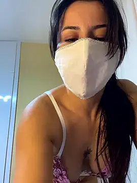 White-Petite online show from January 8, 2:10 pm