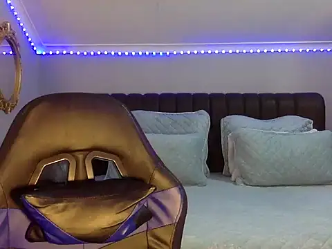 Snapshot of BOOTYBANGER24xx chatting on October 19, 2:35 am BOOTYBANGER24xx online show from October 19, 2:35 am