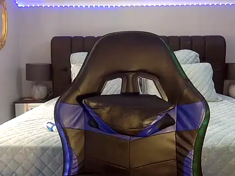 Snapshot of BOOTYBANGER24xx chatting on October 23, 7:03 am BOOTYBANGER24xx online show from October 23, 7:03 am