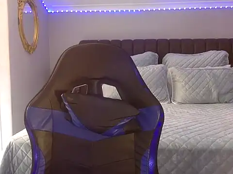 Snapshot of BOOTYBANGER24xx chatting on October 22, 7:02 am BOOTYBANGER24xx online show from October 22, 7:02 am