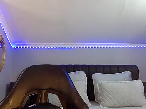 Snapshot of BOOTYBANGER24xx chatting on October 29, 2:49 am BOOTYBANGER24xx online show from October 29, 2:49 am