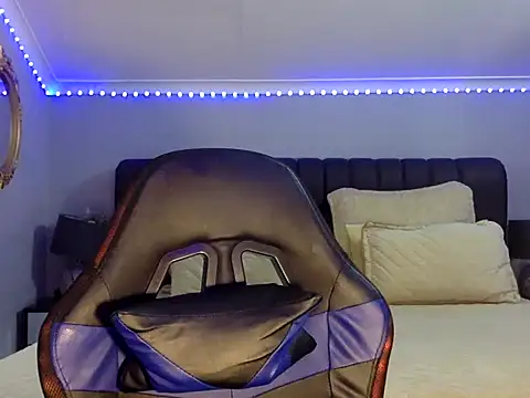 Snapshot of BOOTYBANGER24xx chatting on October 7, 3:33 am BOOTYBANGER24xx online show from October 7, 3:33 am