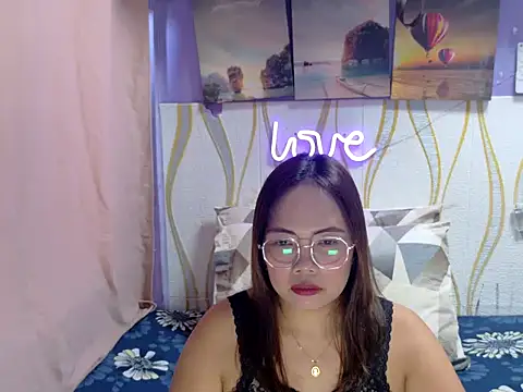 BURBERRY69 online show from February 10, 2:47 am