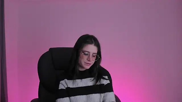 HazelKush online show from October 14, 9:50 pm