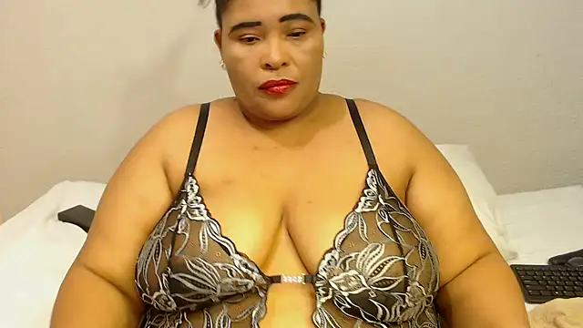 Snapshot of zandile chatting on October 20, 5:05 pm zandile online show from October 20, 5:05 pm