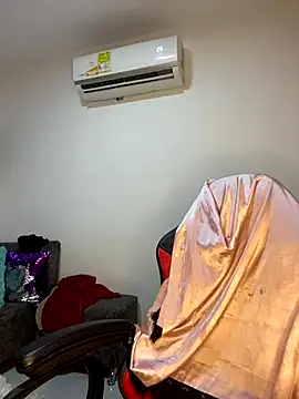 Snapshot of Shantal_Lovee chatting on October 10, 12:59 am Shantal Lovee online show from October 10, 12:59 am