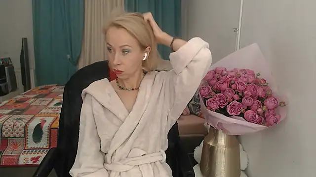 Snapshot of LuxuryNika chatting on October 23, 7:20 pm LuxuryNika online show from October 23, 7:20 pm