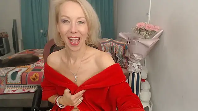 Snapshot of LuxuryNika chatting on October 9, 3:16 pm LuxuryNika online show from October 9, 3:16 pm