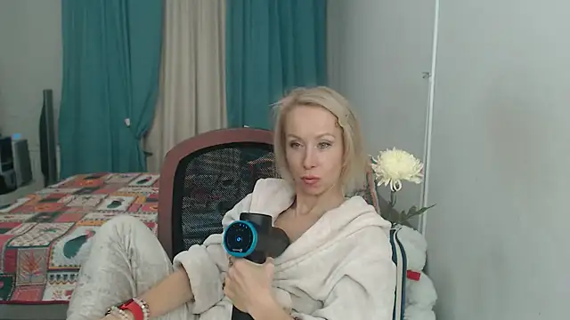 Snapshot of LuxuryNika chatting on September 29, 5:51 pm LuxuryNika online show from September 29, 5:51 pm