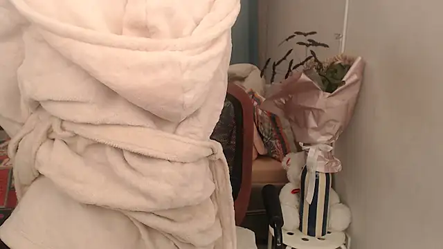 Snapshot of LuxuryNika chatting on October 22, 7:08 pm LuxuryNika online show from October 22, 7:08 pm