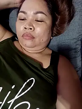 Snapshot of XXLorie_02 chatting on October 30, 9:00 am XXLorie 02 online show from October 30, 9:00 am