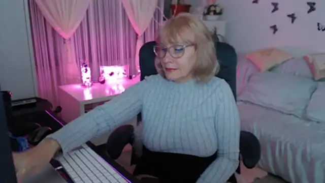 Ghertrude52 online show from November 16, 4:03 am