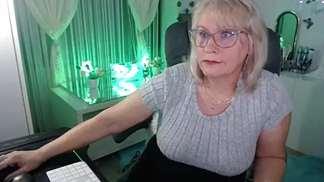 Ghertrude52 online show from January 14, 5:01 am