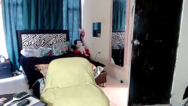 Sashaferrari2000 online show from February 4, 6:33 pm