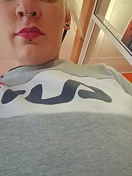 Snapshot of PinkTheHawk chatting on October 9, 2:59 am PinkTheHawk online show from October 9, 2:59 am