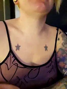 Snapshot of PinkTheHawk chatting on September 23, 12:36 pm PinkTheHawk online show from September 23, 12:36 pm