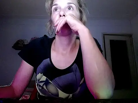 Snapshot of SmokerLety chatting on September 13, 7:44 pm SmokerLety online show from September 13, 7:44 pm