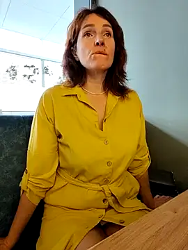 Snapshot of EvaXOAir chatting on September 18, 8:57 am EvaXOAir online show from September 18, 8:57 am