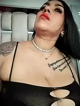 chelaqueen  online show from April 10, 8:26 pm