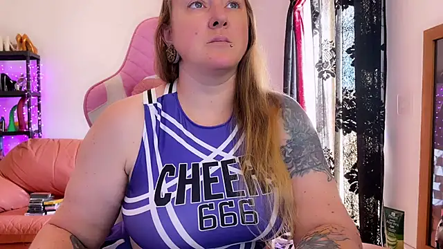 Snapshot of kisicaxx chatting on October 14, 10:29 am kisicaxx online show from October 14, 10:29 am